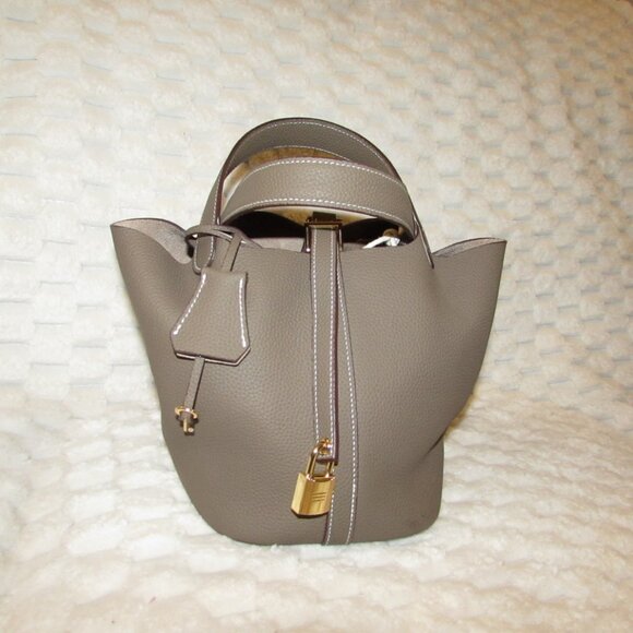 Women's Cowhide Bucket Bag, Fashionable Solid Color Taupe Handbag - Picture 14 of 14